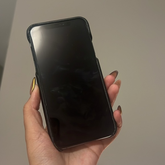 Louis Vuitton iPhone 11 Pro Max - Picture 2 of 5